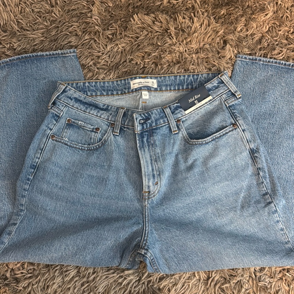 NWT Abercrombie Curve Love Mid Rise Capri Jeans